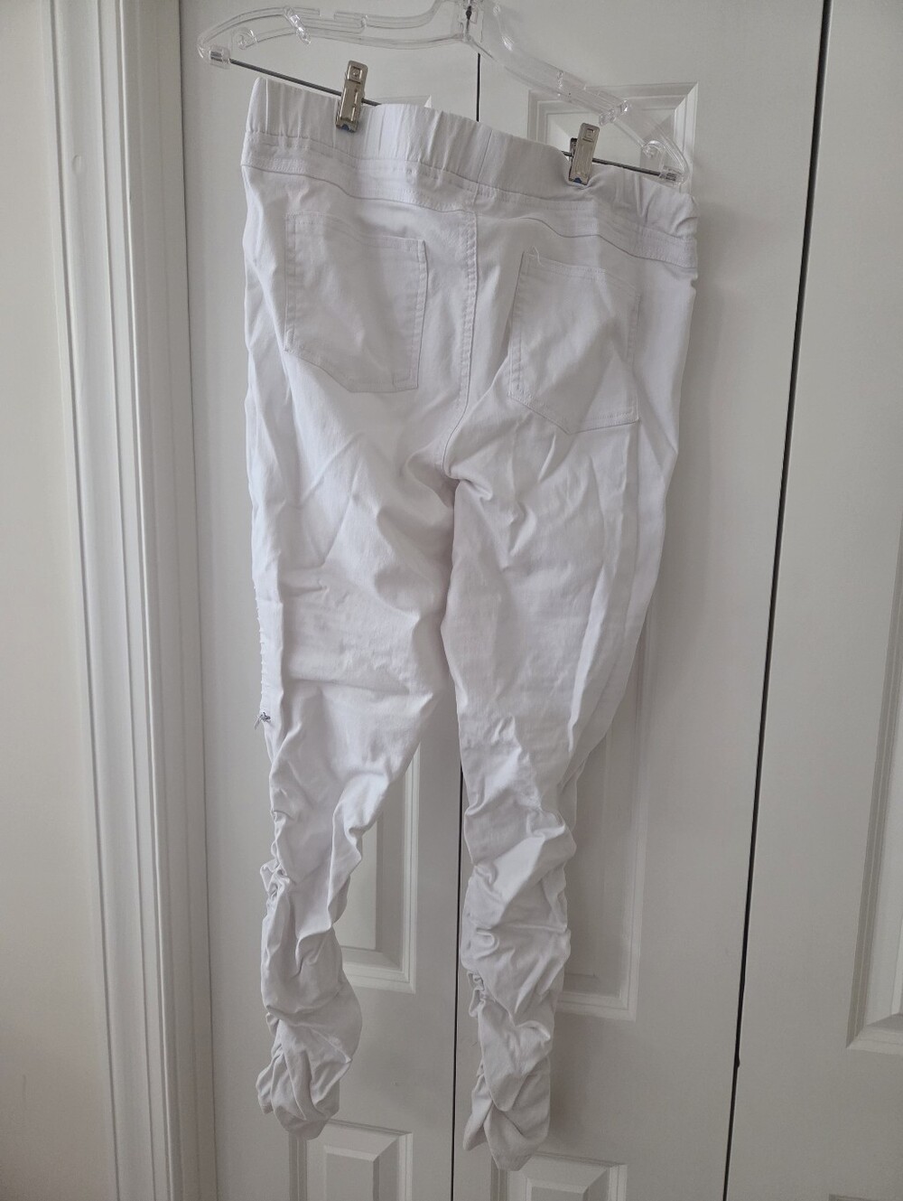 White Women's Ruched Ankle Jeans